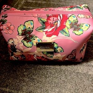 NWT Roomy Makeup bag. Colorful🌺🌸🛍️ SALE pattern.